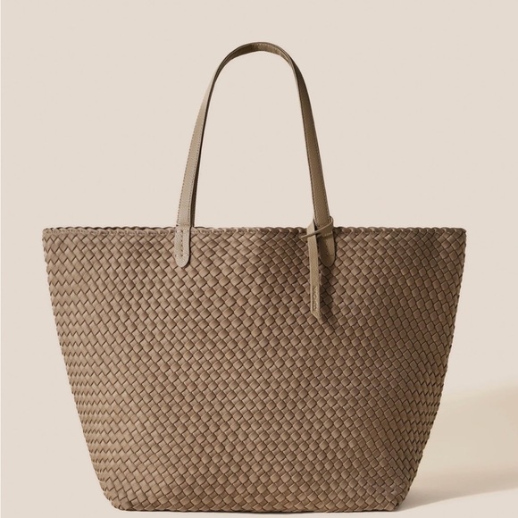 Jetsetter Tan Woven Large Woman’s Tote Bag - Picture 4 of 14